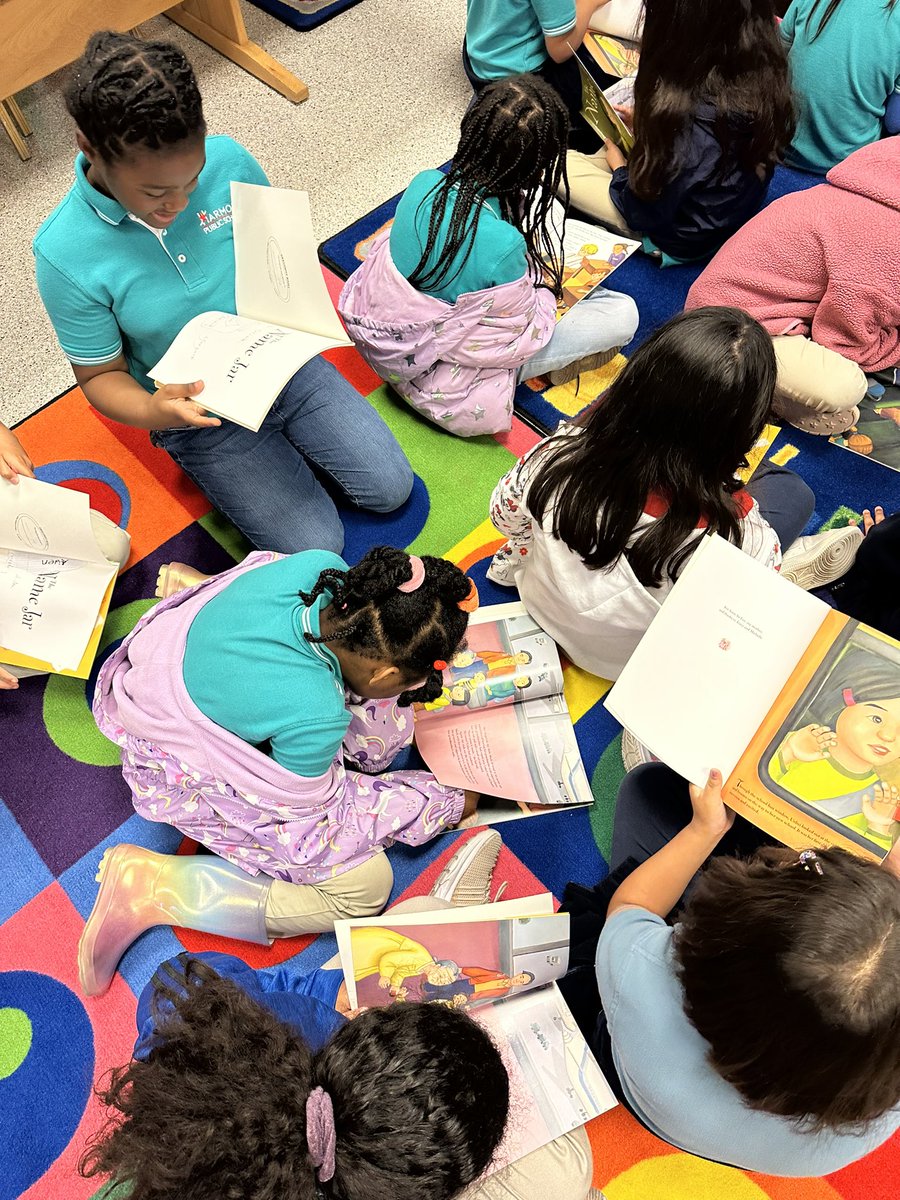 AnhGilmoreHTX's tweet photo. Thank you @houstonlibrary for bringing Ms. @YangsookChoi, Korean author &amp; illustrator of “Name Jar” to share her passion for storytelling &amp; arts to our young scholars @HPSArt! Beautiful mural gifted by students in @McfallTetsuo ‘s class. #AsianHeritageMonth @HarmonyEdu #literacy https://t.co/xwtsNpOXlD