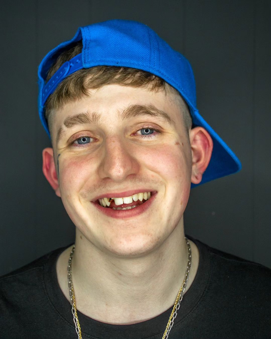 Dillom Bot (dillom_bot) / Twitter