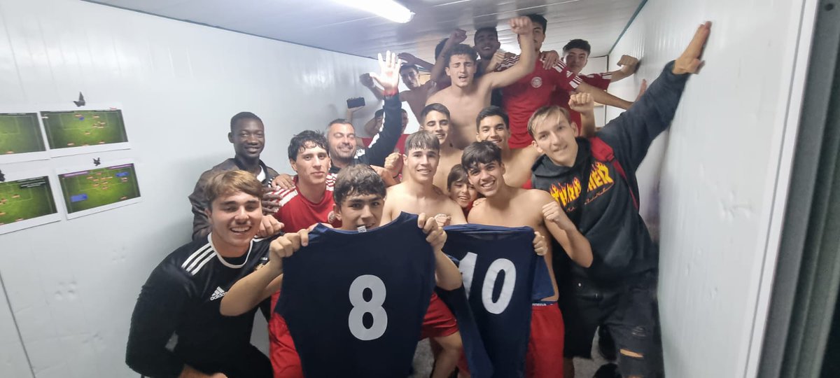 dagonle4's tweet photo. Otro año más coleccionando emociones y recuerdos, de esos que, con el tiempo, provocarán sonrisas y erizarán la piel. Un final triste, pero un proceso enriquecedor y cargado de mucho trabajo y buenos momentos, durante todo el camino. ♥️⚽
#experiencias
#sentirlo
#tocadescansar https://t.co/74uOlwL2VI