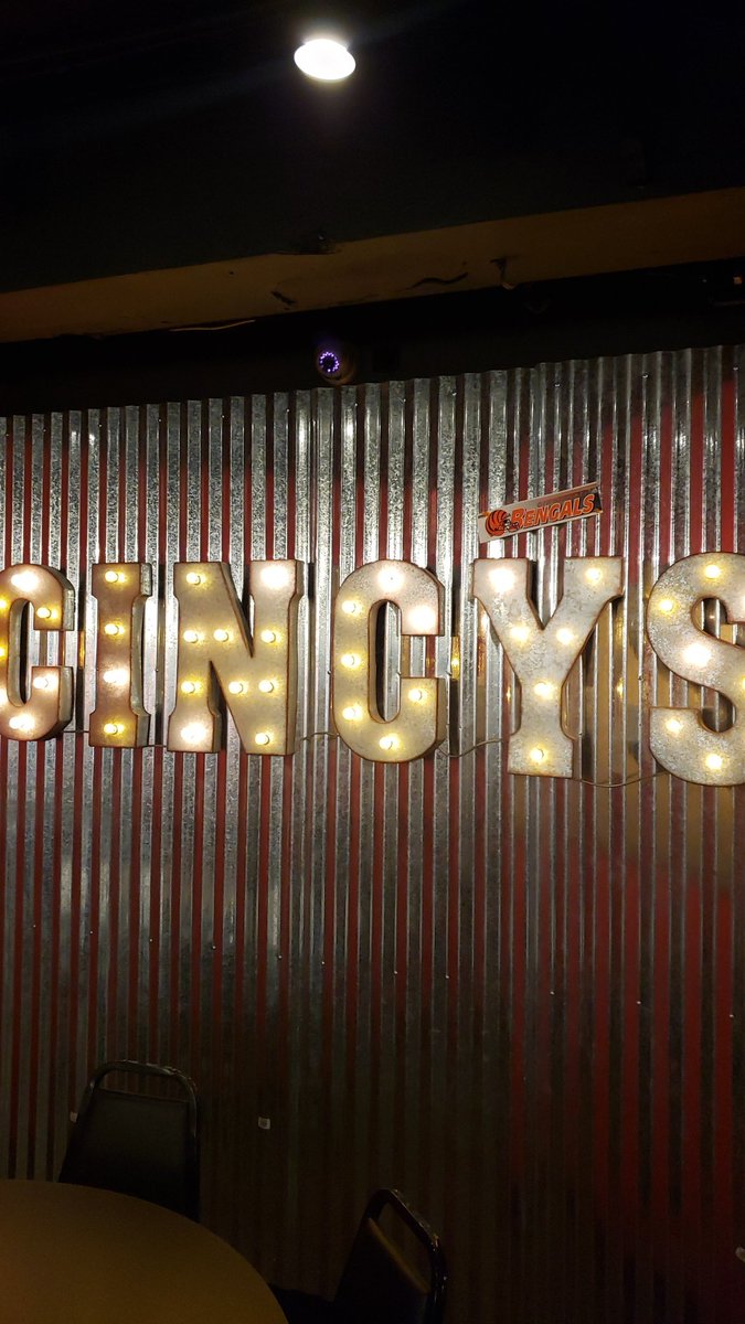 AlanDicken1's tweet photo. #Cincinnati Chili Twitter- did you know the oldest restaurant in downtown Greensboro, NC is called #Cincys and it's a Cincinnati themed chili parlor? And it's delicious? https://t.co/IWYmH2Jicv