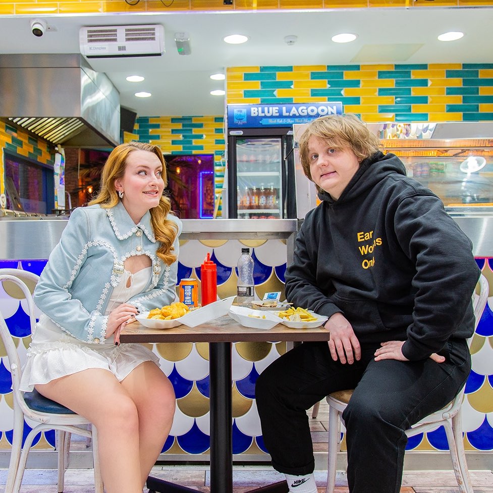 Had a great time in Glasgow. My date with @lewiscapaldi is out on FRIDAY ❤️