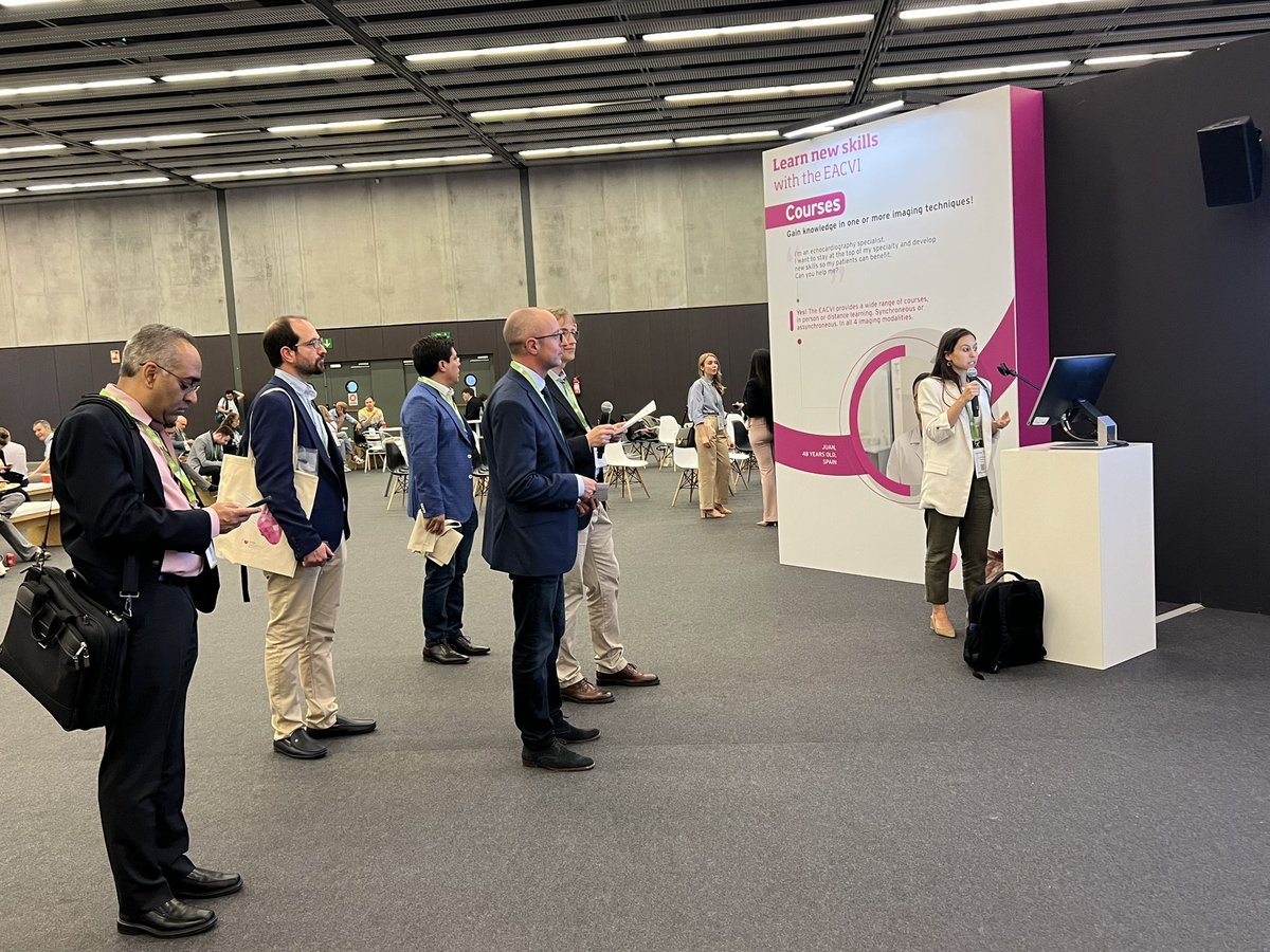 Our team @medicina_lisboa <a href="/CCULisboa/">Centro Cardiovascular da Universidade de Lisboa</a> @lisboa_norte is well represented #EACVI2023 in Barcelona. Here Margarida Martins presenting our data on coronary artery calcium and CT <a href="/Beatrizv_silva/">Beatriz Silva</a> <a href="/PAlvesDaSilva/">Pedro Alves da Silva</a> <a href="/mnobremenezes/">Miguel Nobre Menezes</a> <a href="/jofcbrito/">Joana Brito</a> <a href="/RigueiraJoana/">Joana Rigueira</a>