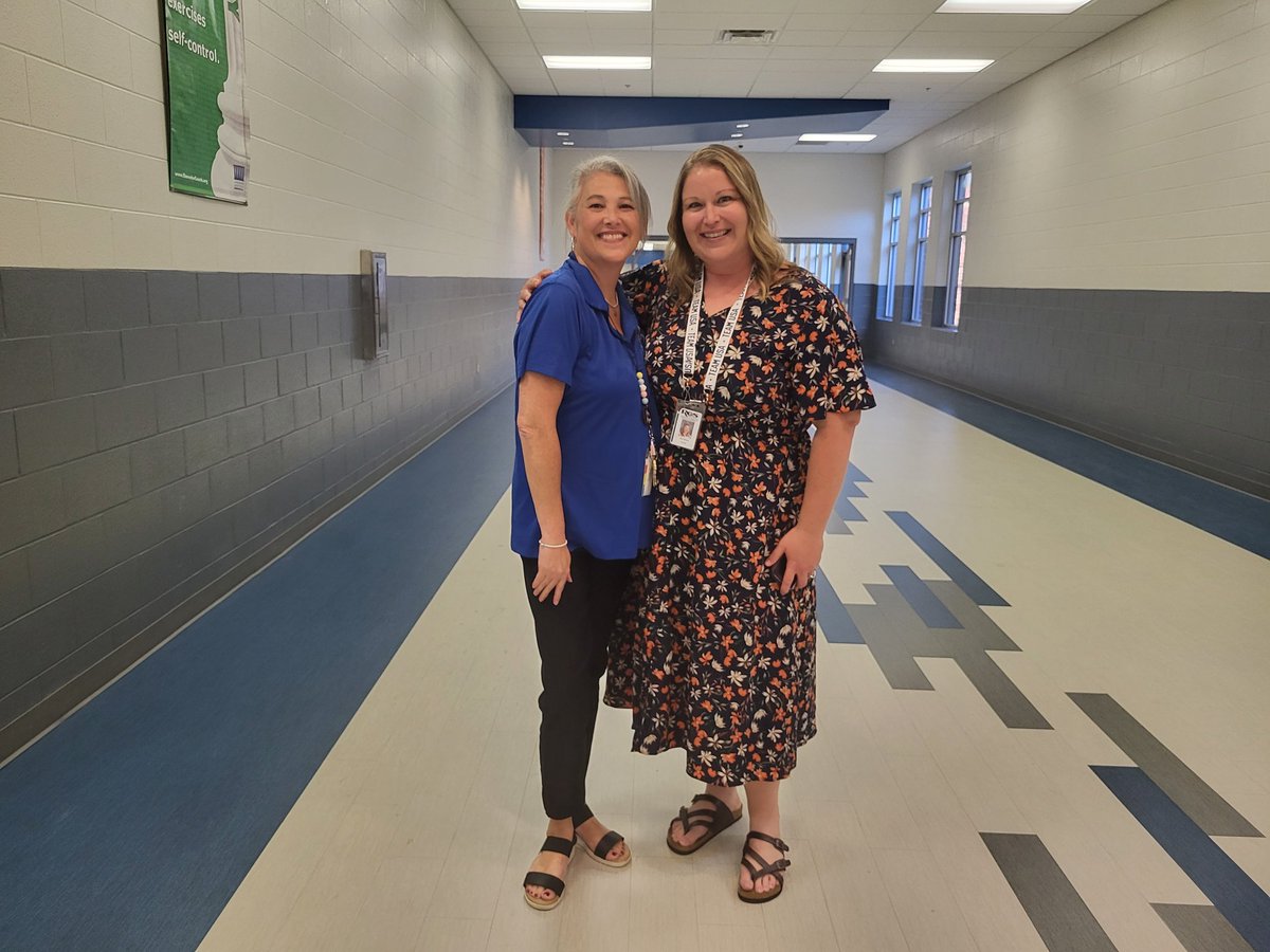 RMSRavens's tweet photo. Dedicated Raven staff welcoming our Future Raven Parents and students at the New Student Orientation last night! #WEARE #Rockvale https://t.co/1fEHfvZtOZ