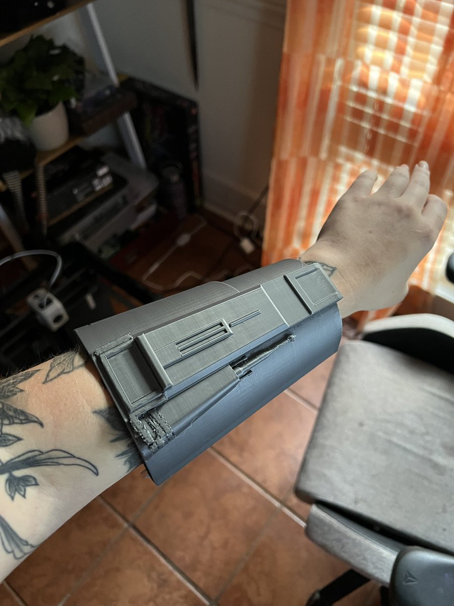 kaenobii's tweet photo. My second #Mandalorian bracer is on the printer! All the other supplies come tomorrow so I can start working on the rest and getting everything ready to paint. https://t.co/mWtxO7E1r8