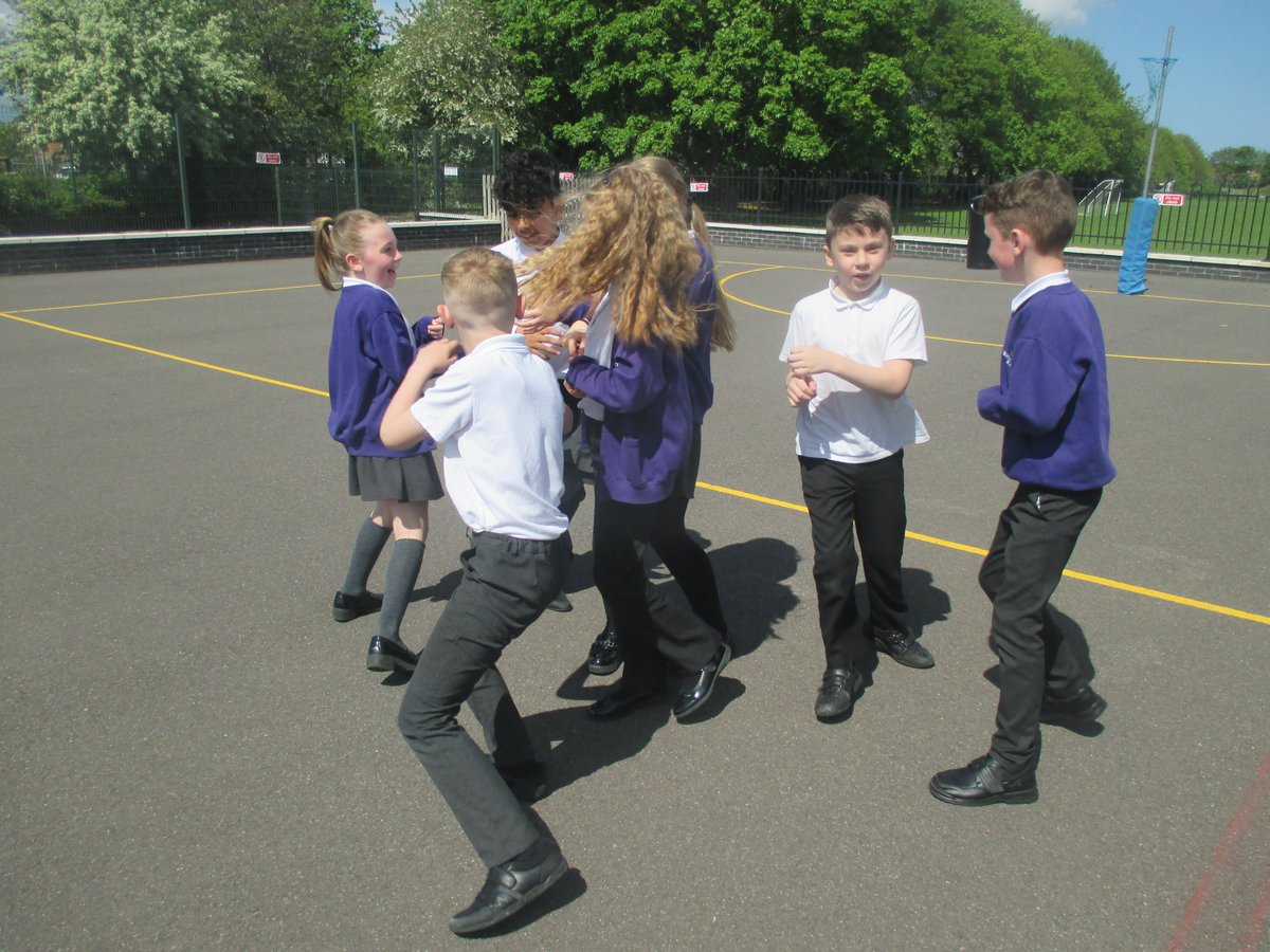 BeaconAcad's tweet photo. Y4 took full advantage of the beautiful weather today in their #Science lesson acting like the #particles of a #solid, #liquid and #gas. #ChangingState #StatesOfMatter #OutdoorLearning #fun #learning https://t.co/a2TUHTAh1w