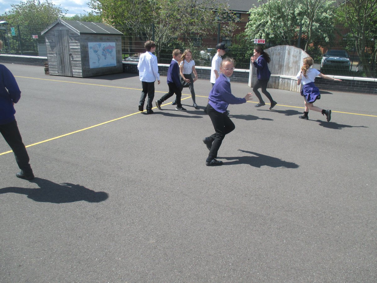 BeaconAcad's tweet photo. Y4 took full advantage of the beautiful weather today in their #Science lesson acting like the #particles of a #solid, #liquid and #gas. #ChangingState #StatesOfMatter #OutdoorLearning #fun #learning https://t.co/a2TUHTAh1w