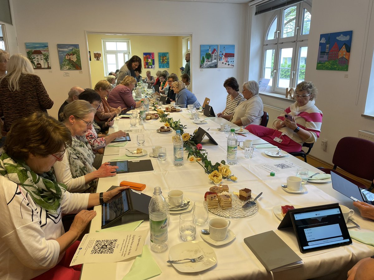 digitalechancen's tweet photo. Unser Digitaler #Spaziergang durch #Dachau heute ist ins Wasser 💦 gefallen, doch wir haben kurzerhand umgeplant und bei Kaffee & Kuchen unsere digitale Reise um die Welt gespielt! Den Spaziergang holen wir am 21.6. nach - bei Sonnenschein🌞 #DigitalMobilImAlter #Actionbound #Fun https://t.co/Sk5o5TW85x