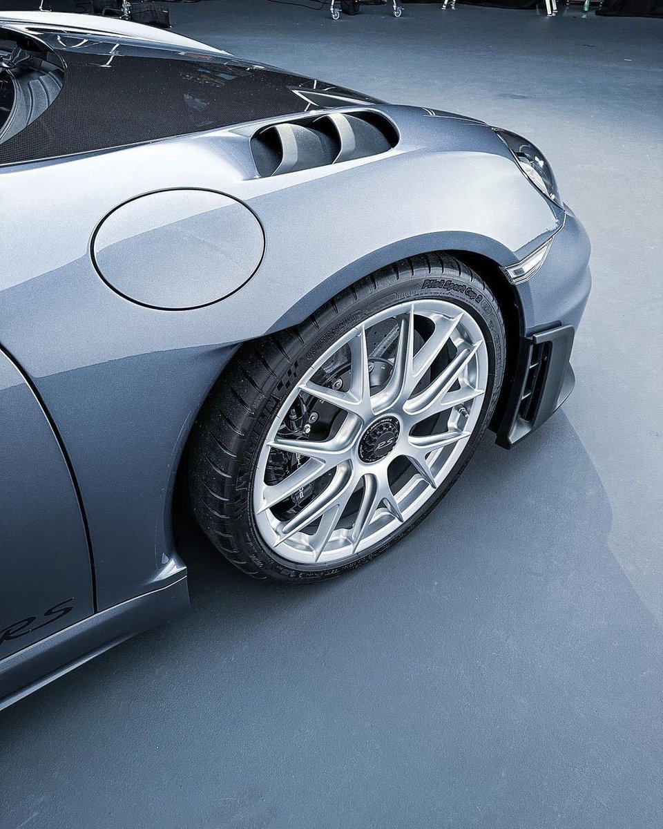 Porsche911UK's tweet image. #SpyderRS is to be rejoiced 
📷 @jagotz