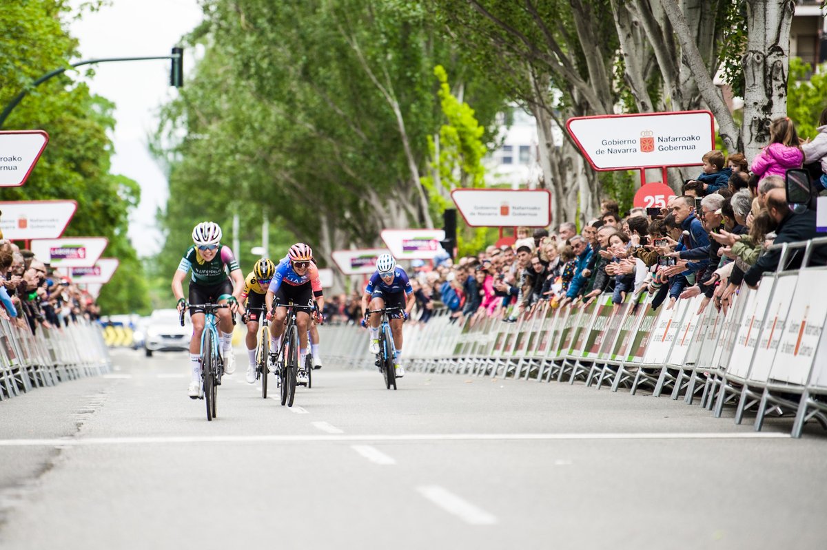UAETeamADQ's tweet photo. The @vueltanav_fem ended with 4th place for @ele_gaspa. Young Federica #Piergiovanni went into a breakaway. The others did an big job of closing the gap for Gasparrini and @EricaMagnaldi
📸 naikefotosport
#VN #WNEC23 #UAETeamADQ #UnitedToBeStronger #WeRideToInspire https://t.co/nzTYvQF2eC