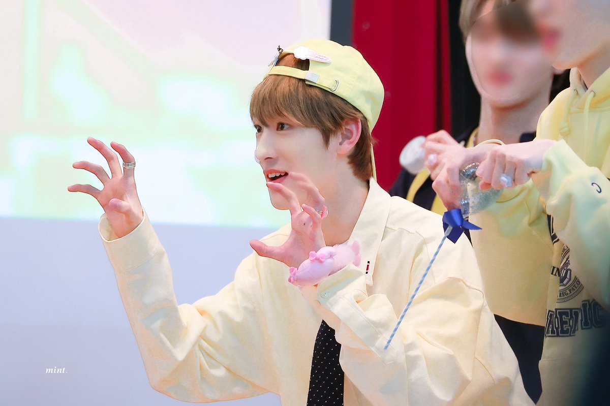 mingmint_513's tweet photo. 230505

아기 냥냥이

#드리핀 #DRIPPIN #민서 #김민서 #minseo #ミンソ #초_캇코이이_밍더 https://t.co/zDUi9JifV0