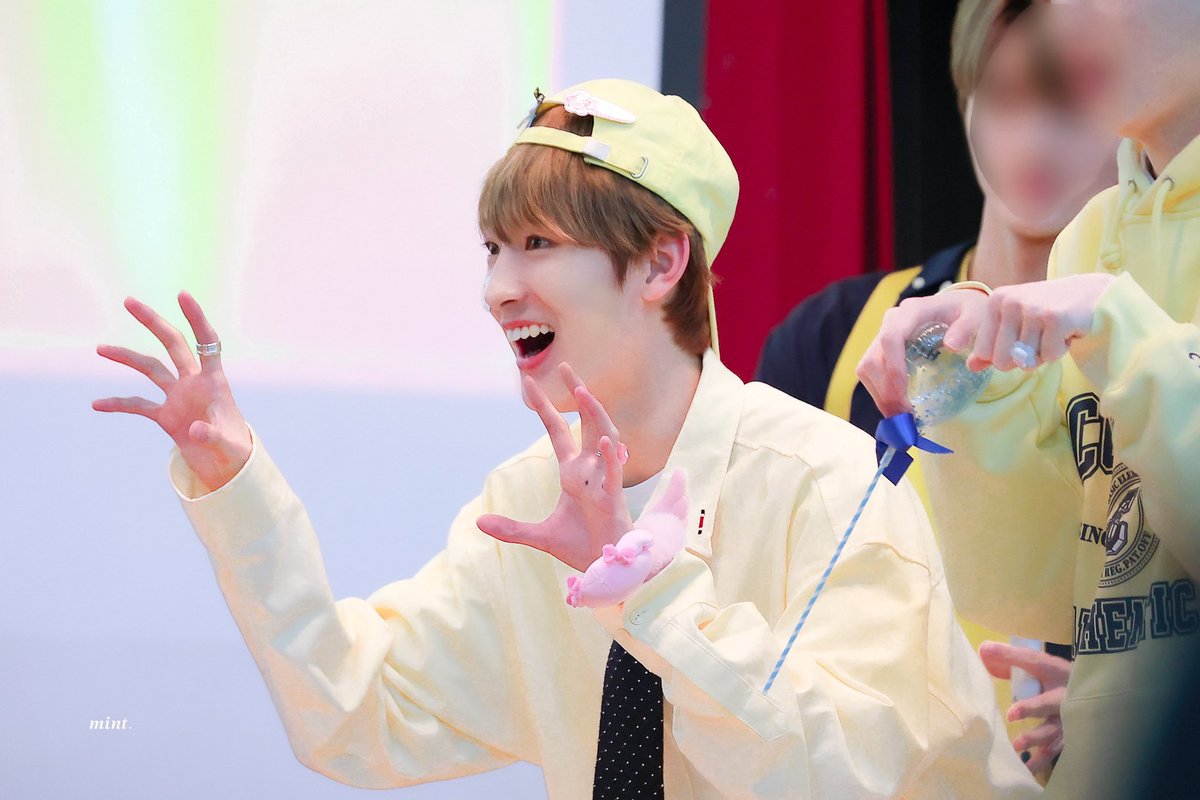 mingmint_513's tweet photo. 230505

아기 냥냥이

#드리핀 #DRIPPIN #민서 #김민서 #minseo #ミンソ #초_캇코이이_밍더 https://t.co/zDUi9JifV0