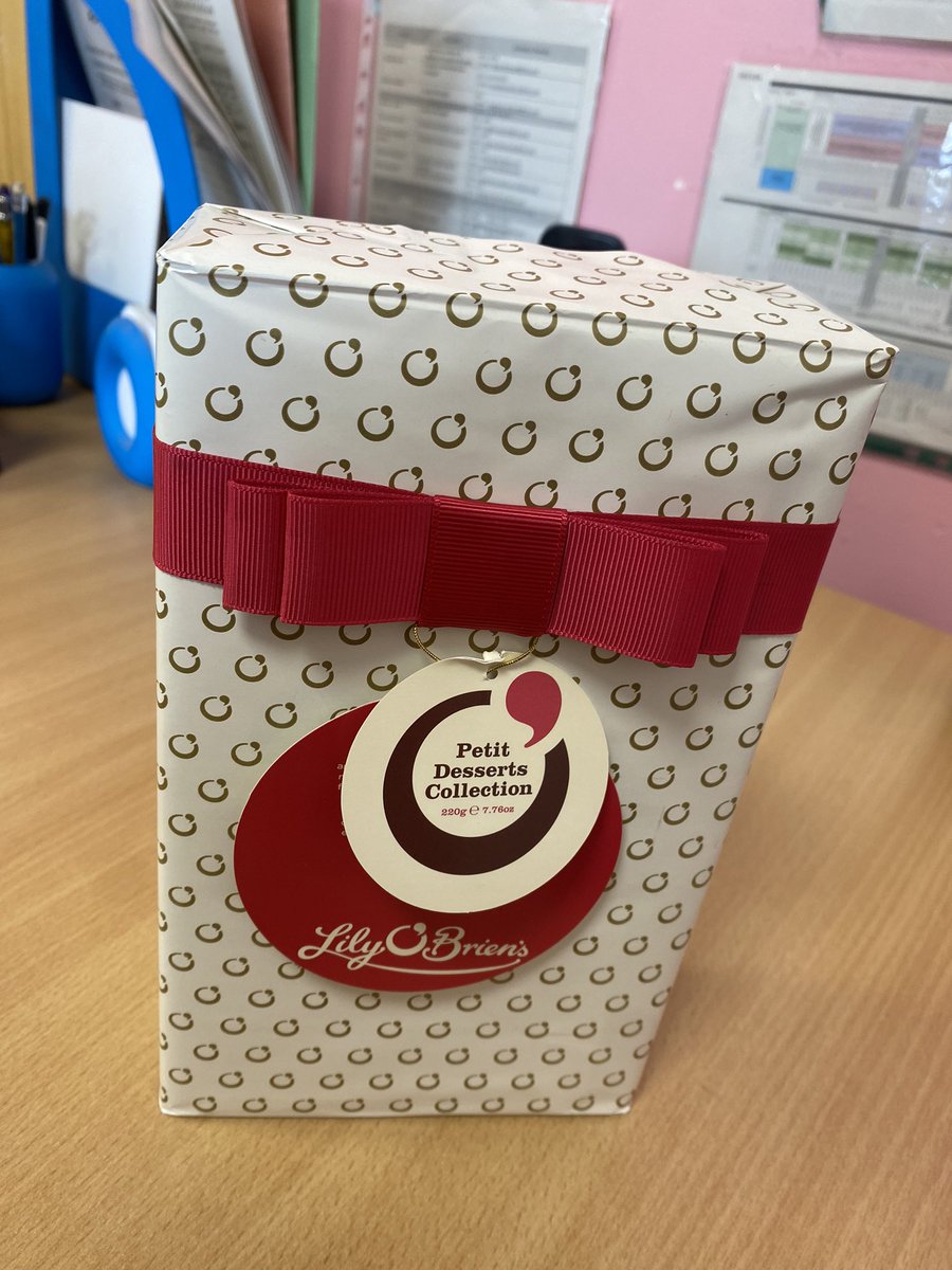 ljames206's tweet photo. Either people trying to make me fatter 🐳🤰🏻 or I’m actually doing an okay job as boss ✨🤞🏻 #appreciated #itsnicetobenice #workhard #teamworkmakesthedreamwork https://t.co/fTa7DMgnfH