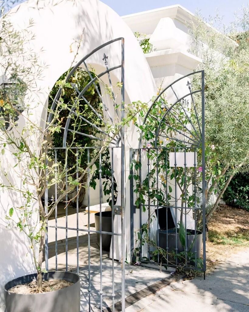 Gates are open, let the party begin! 🤍🍾 

Planning + Design + Florals: @burlapandbordeaux
Venue: @villandvineweddings
Photography: @rewindphotographysb
Backdrop: <a href="/dreamsamerica/">Dreams America Linen</a>
DJ: @djzekesb
Cake + Desserts: @chefsvengarrett

#weddingflowers #weddingflowersdecor #wedding_flo…