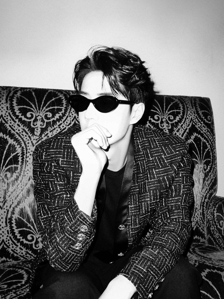 ZhanGeBoDi's tweet photo. More Yibo pictures for @CHANEL cruise fashion event

#Yibo #WangYibo #王一博 #ワンイーボー #หวังอี้ป๋อ #왕이보 https://t.co/G5p44di0nZ