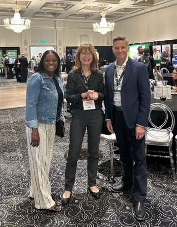 ERISInformation's tweet photo. 🇨🇦 Yesterday was the first day of @CANECT23 with Denise Simpson of @ESEMAG; and Derrick Trim, Project Engineer of Safetech Environmental, pictured with Eleanor Goolab and Brian Eastcott of #ERIS.
#ERISInformation #canect #environmentalconsulting https://t.co/So6cnKsNht