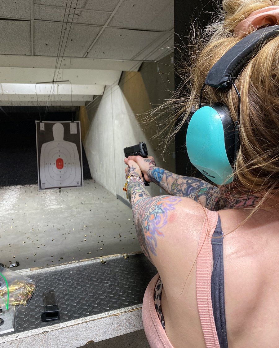 Gunstore's tweet photo. Suns Out, Guns Out!
☀️
.
.
#thegunstore #lasvegas #nevada #girlswhoshoot #sigsauer #girlswithguns https://t.co/Av5i0Bz8RQ