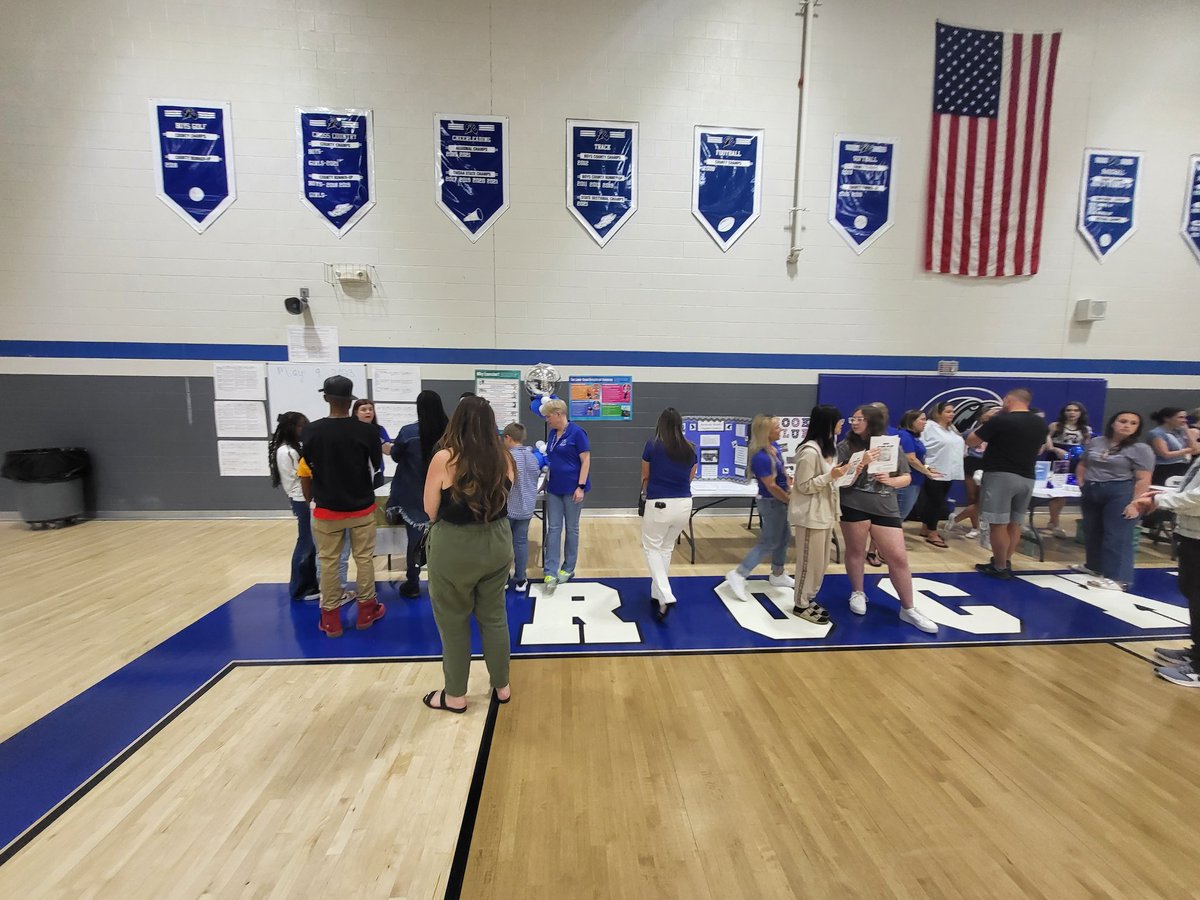 RMSRavens's tweet photo. Future Raven Parents and Students enjoying what Rockvale Middle has to offer with extracurricular activities! #RVMS https://t.co/9jqNnd4kDS