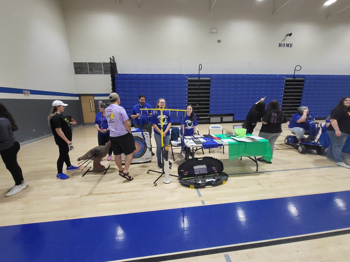 RMSRavens's tweet photo. Future Raven Parents and Students enjoying what Rockvale Middle has to offer with extracurricular activities! #RVMS https://t.co/9jqNnd4kDS