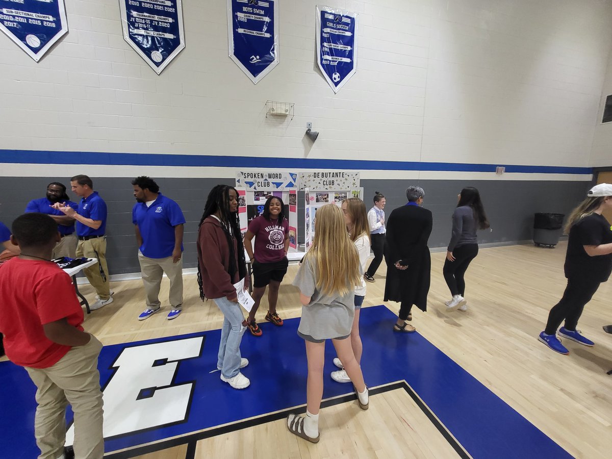 RMSRavens's tweet photo. Future Raven Parents and Students enjoying what Rockvale Middle has to offer with extracurricular activities! #RVMS https://t.co/9jqNnd4kDS