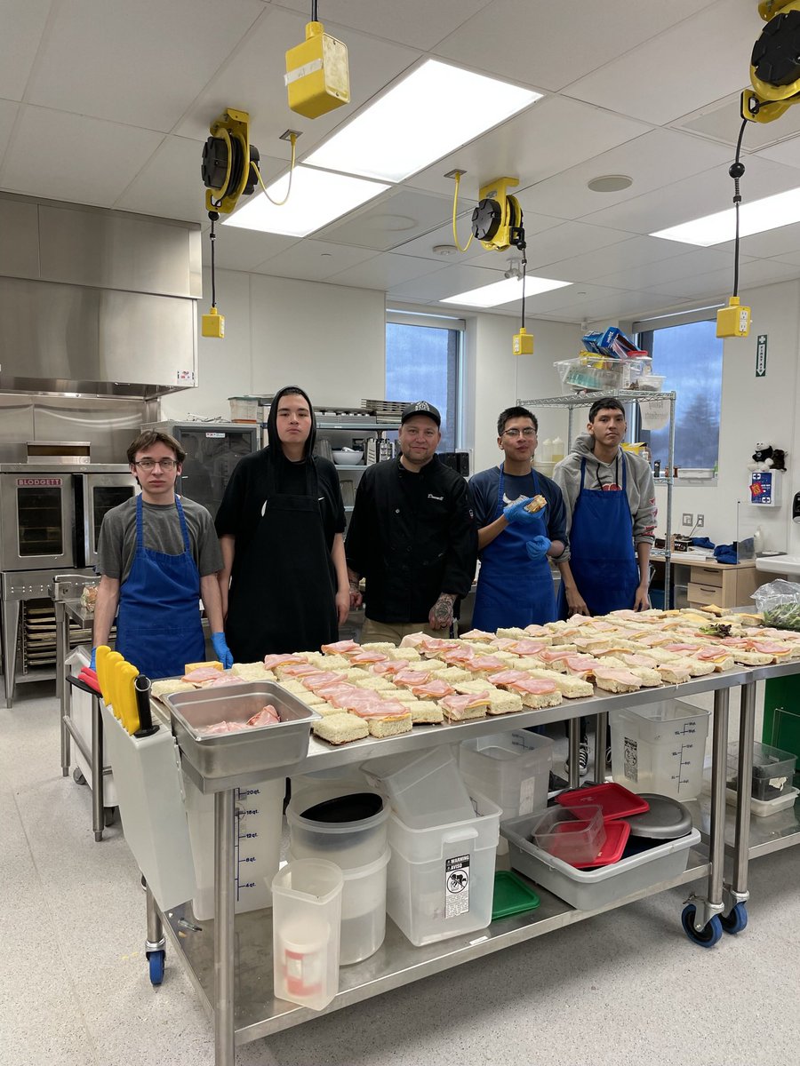 scottpathways's tweet image. Four of our Pathway students have been completing their work experience right here @scottcollegiate with Chef Jamie at the @mamawicafe !! There is always something on the go in the cafe and this crew is behind the scenes making it happen! @RegPublicSchool
