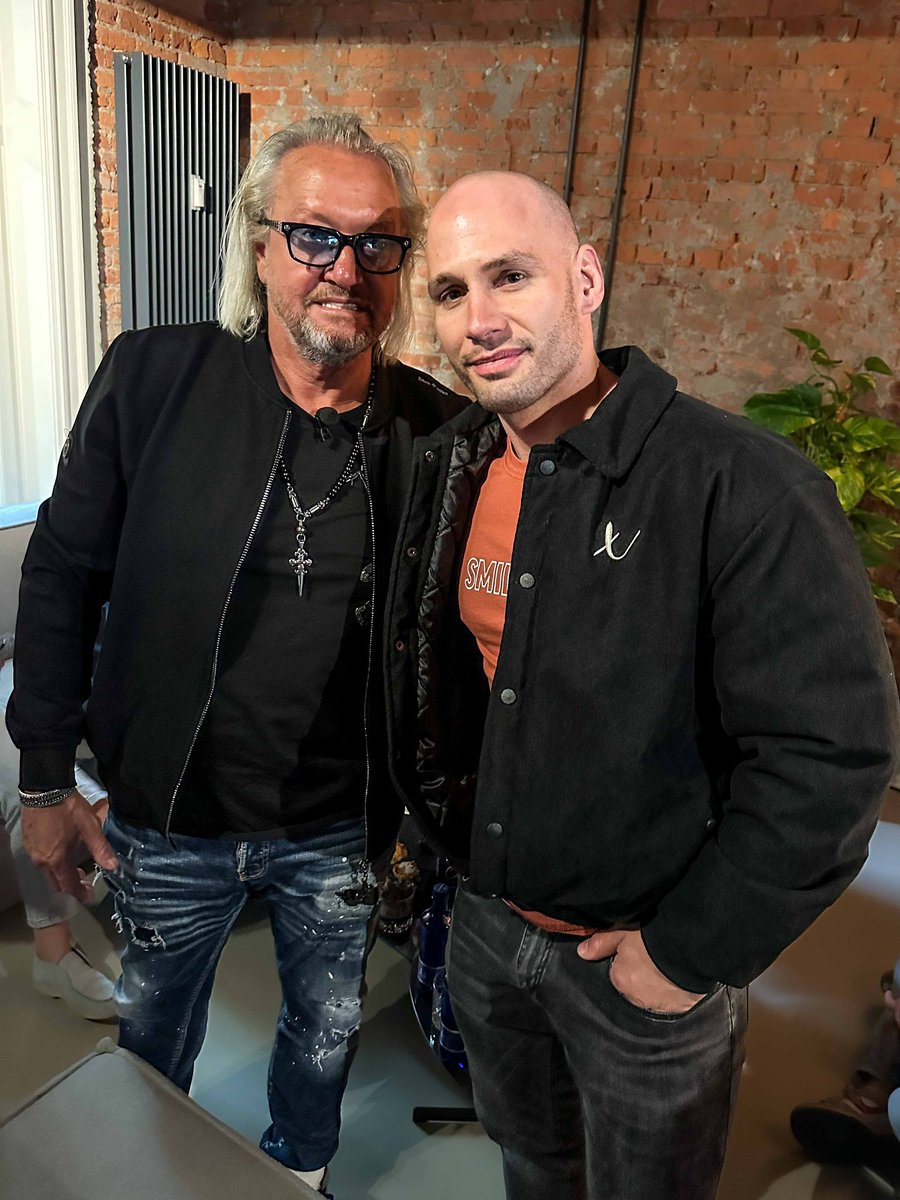 Flying Uwe tweet media