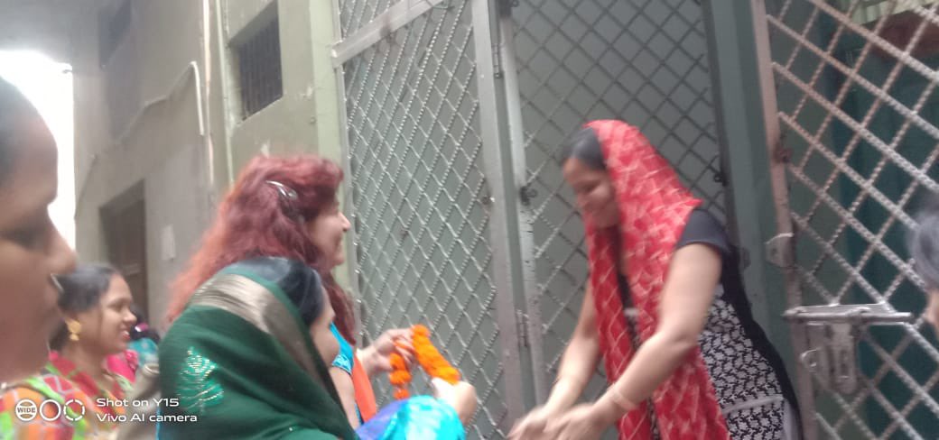 Saraswatibjp's tweet photo. कायमगंज के विभिन्न वार्डों में पार्टी के साथियों के साथ घर-घर जाकर निकाय चुनाव में नगरपालिका अध्यक्ष व सभी वार्डों में भाजपा के लिए मतदान करने का अनुरोध किया।
#TripleEngineUP #NikayChunav
@JPNadda @Bhupendraupbjp @idharampalsingh @prakashpal_bjp @BJP4UP https://t.co/HE0zuQxHzX