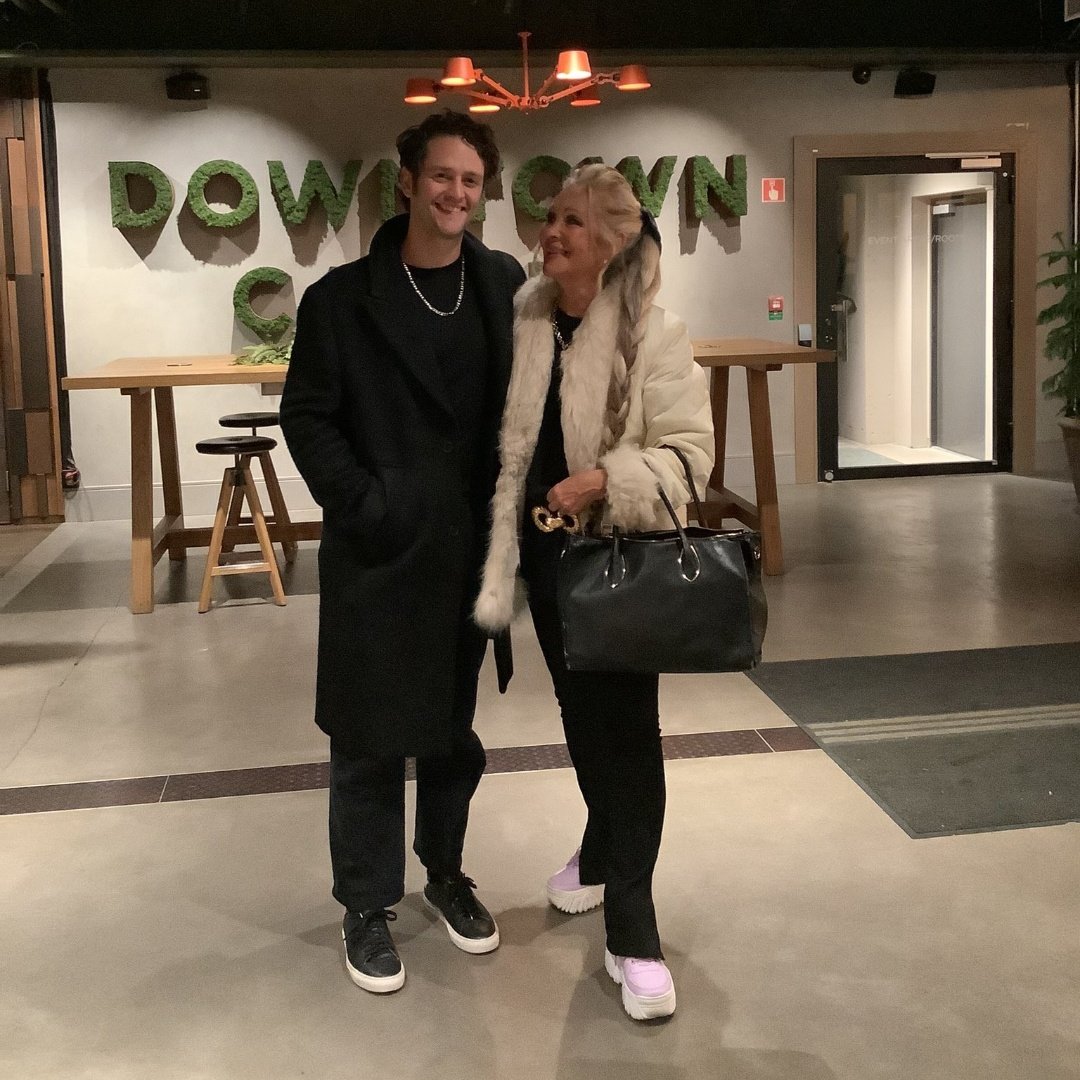 VonUckermannFC's tweet photo. Feliz día de las madres para esta increíble mamá! 🥰 Mucho amor y mucha luz siempre, Ale 💫💐🥰💜 @AlexandravonUck https://t.co/pu9e6e2EOy