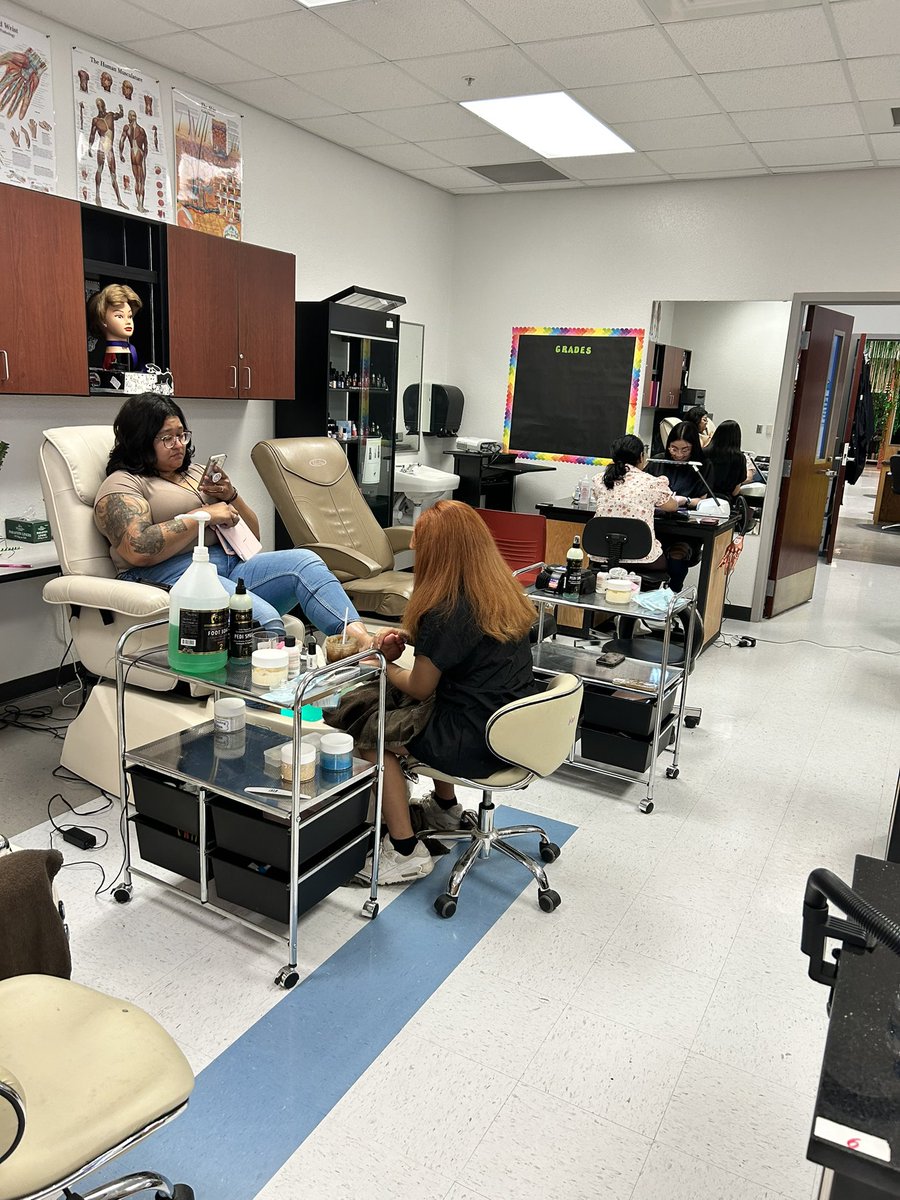 Teacher Appreciation pampering in full effect 💅💆🏻‍♀️#bestteachers #EHSFalcons