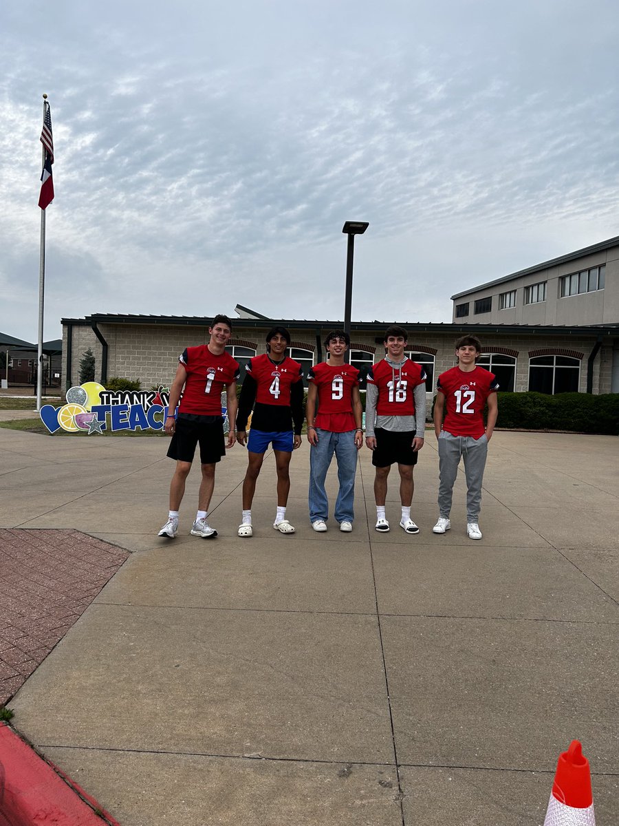 Thank you <a href="/WalkerElem/">Walker Elementary</a> for hosting the Bronco Greeting Crew this morning! Love giving back to McKinney ISD!

<a href="/McKISDAth/">McKinneyISD Ath Dept</a> 

Let ‘em run 🐴🐎🐴🐎

#TPD #MyMISD