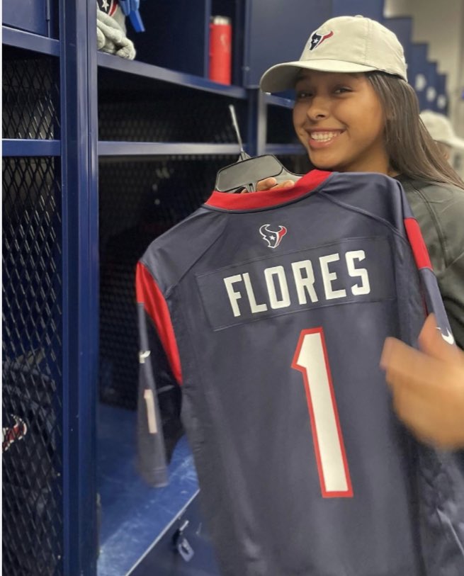 HoustonISD's tweet photo. HISD students were awarded scholarships through the Houston Texans Program 🤩

Read more about it here —> https://t.co/9mKeNKOLTZ https://t.co/ltaY83x9zx