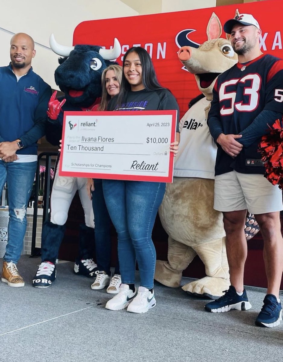 HoustonISD's tweet photo. HISD students were awarded scholarships through the Houston Texans Program 🤩

Read more about it here —> https://t.co/9mKeNKOLTZ https://t.co/ltaY83x9zx