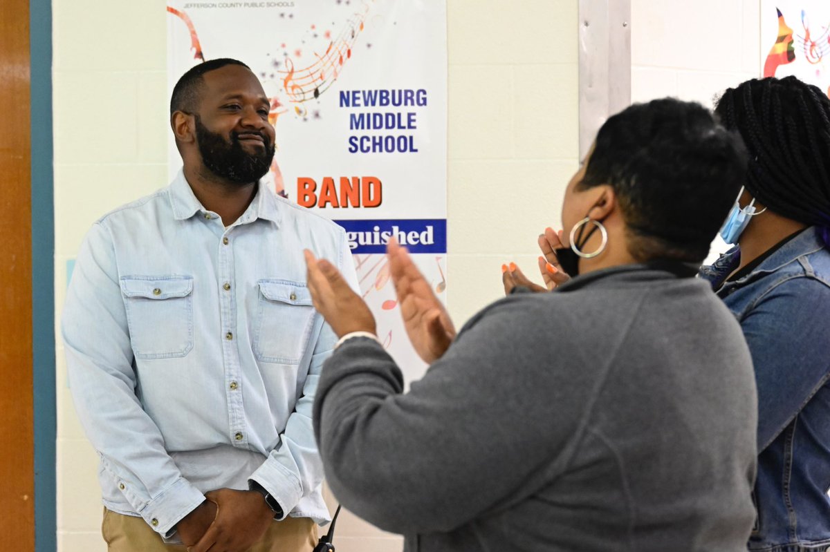 JCPSKY's tweet photo. 🌟 LIGHTHOUSE AWARDS | Congratulations to our fourth Lighthouse Award winner of the day, @Newburg_JCPS Youth Service Center Coordinator Justin Lincey! #WeAreJCPS https://t.co/TYMPlarUqY