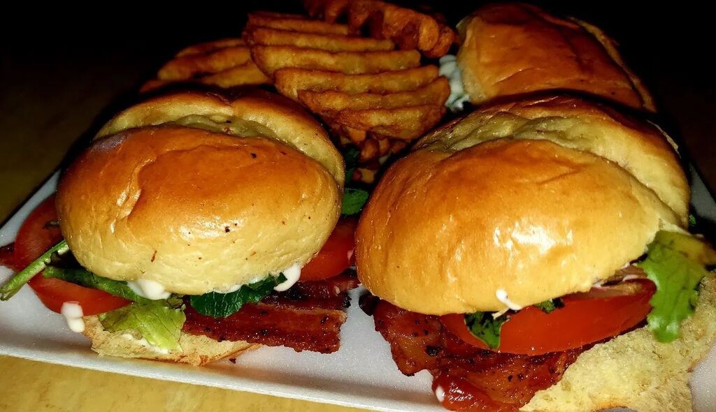 Straight_Cookin's tweet photo. BLT sliders with waffle fries π₯°ππππ #bltsliders #wafflefries #chef #blackchef #blackcook #foodie #blackfoodie #homemade #food #foodpics #foodphotography #foodpicsofinstagram #DigitalChef #SlicingDicingGaming https://t.co/q129htZ8WI https://t.co/f73y2DHOrv