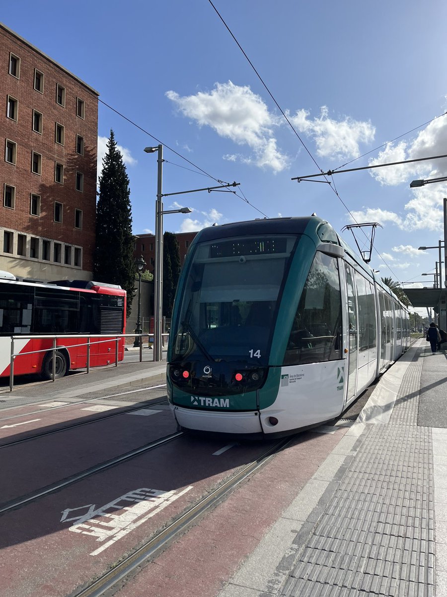 CristhianRS's tweet photo. Una Lima conectada con buses, Metro y tranvías. Una Lima con transporte de calidad… algún día. https://t.co/uf3qLt2qvT