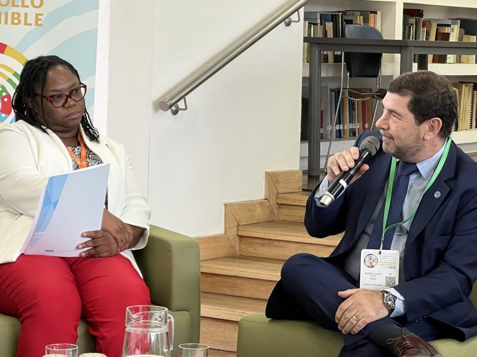 BibliotecaCEPAL's tweet photo. ¿Te perdiste el conversatorio sobre bibliotecas, ciencia ciudadana y los #ODS durante el #ForoALC? 📹Mira la grabación del video:
https://t.co/RptZ96WbFK

@febab @IFLA @IFLALAC @IFLA_Lib4Dev https://t.co/TQ7OKPzZNZ