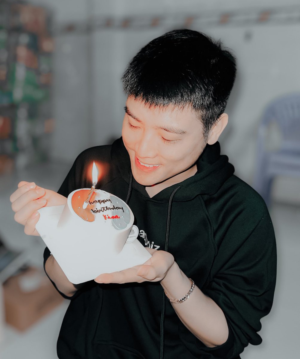 kihotar's tweet photo. 🥰 1 năm vui cũng không ph���i buồn cũng không … nhưng rút ra được một bài học đáng giá. https://t.co/hgwCovekss
