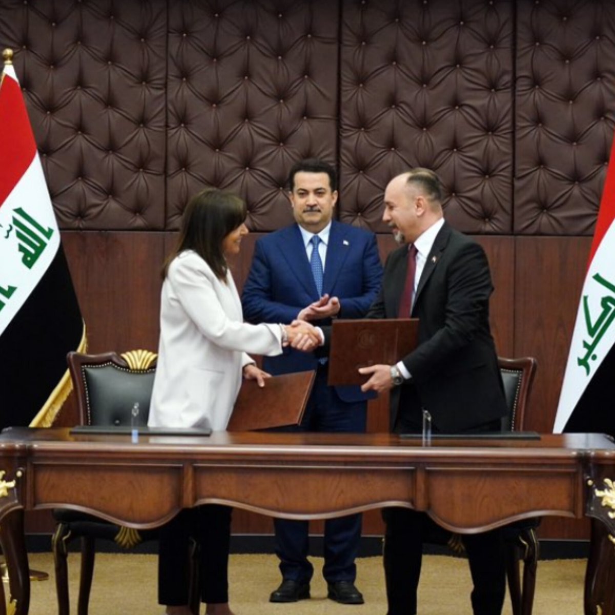 Anne Hidalgo (@anne_hidalgo) on Twitter photo Comme nous nous y étions engagés en janvier, Bagdad et Paris ont signé aujourd'hui un pacte d'amitié, en présence du Premier ministre de l'Irak, <a href="/mohamedshia/">محمد شياع السوداني</a>. Paris apportera en particulier son expérience dans la gestion de l'eau, notre bien commun inestimable. Comme nous nous y étions engagés en janvier, Bagdad et Paris ont signé aujourd'hui un pacte d'amitié, en présence du Premier ministre de l'Irak, <a href="/mohamedshia/">محمد شياع السوداني</a>. Paris apportera en particulier son expérience dans la gestion de l'eau, notre bien commun inestimable.