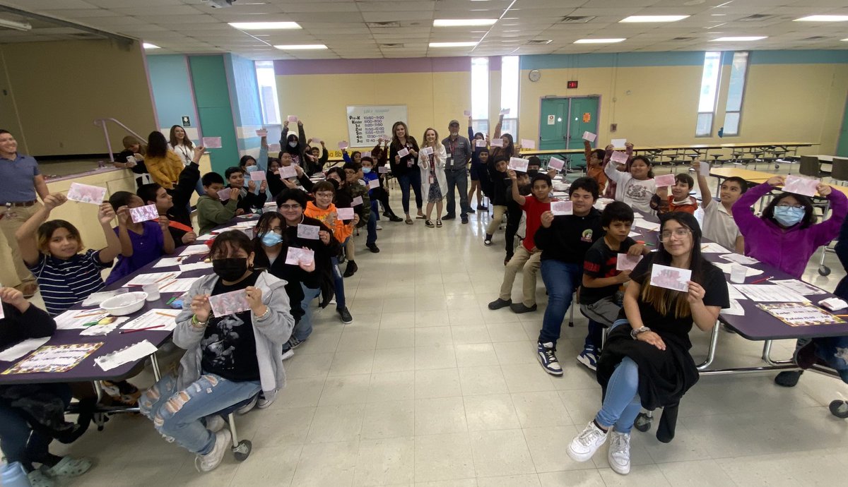 KSATSarahSpivey's tweet photo. 🧪 #ScienceWithSarah: Invisible ink 🕵️
Fun with the 5th graders of @PeralesESchool ! We made invisible ink with baking soda and grape juice 🤯 Thanks to @KSATMia for being there today, subbing in for Mr. Sears!
Check out how to do the experiment here ➡️ https://t.co/1bE2qKTFZb https://t.co/OYGwbDqEWE