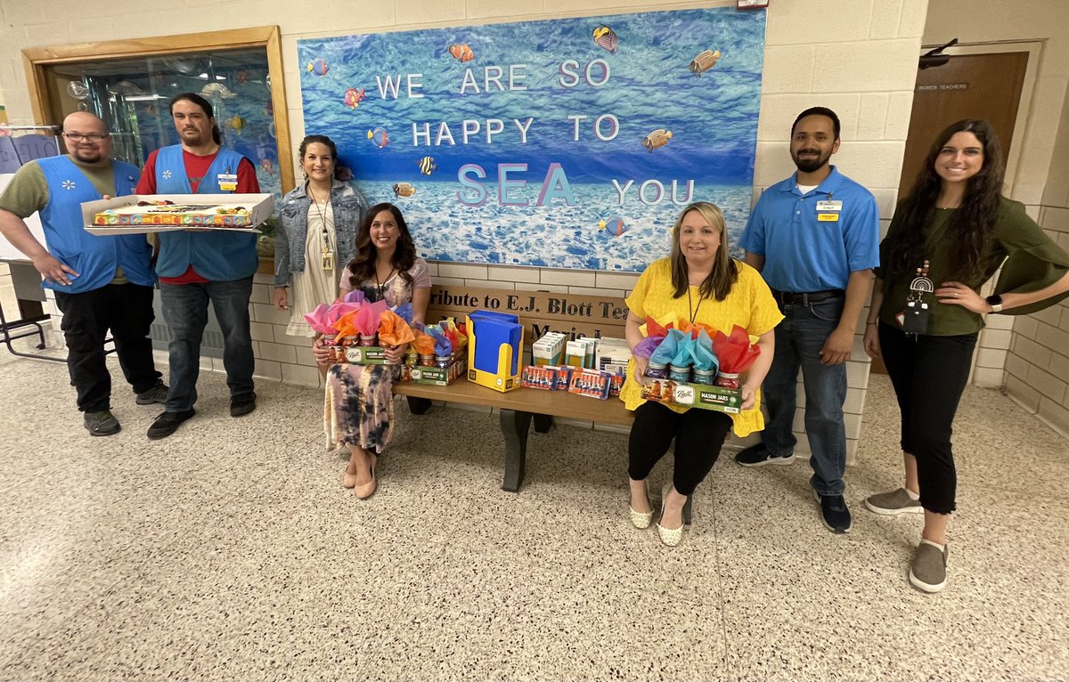 AndrewScarmack's tweet photo. Thank you to @Walmart in Liberty, Ohio for giving our teachers a special treat this week!!  😀 https://t.co/usXB42cCmE