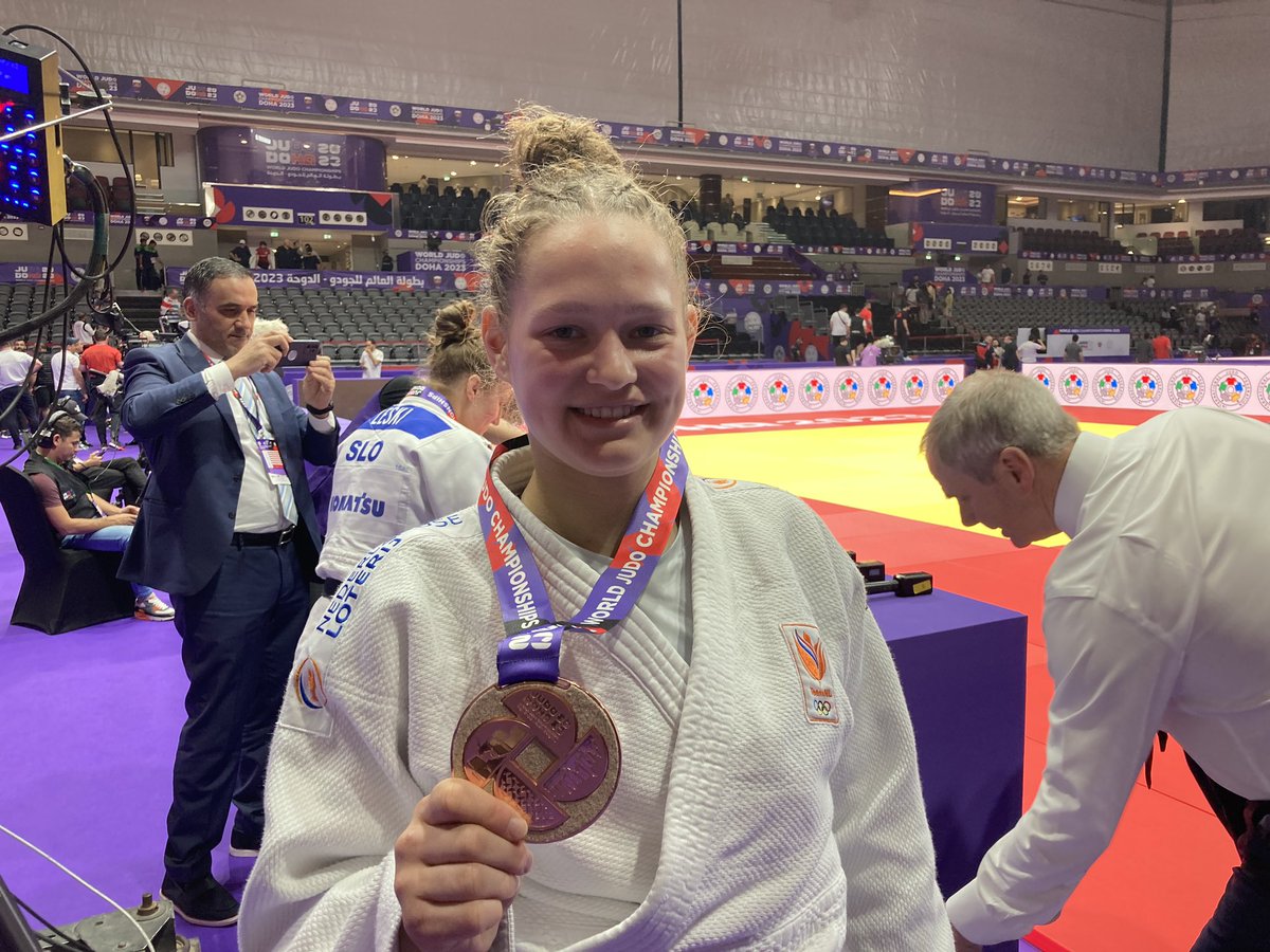 Joanne van Lieshout zeer knap derde bij het WK in Doha #judoworlds #judoinside @NihonSport Follow Doha with #judoinside #judocrazy #judo #paris2024 #ijf #ijfworldtour #ijftour #judo2023