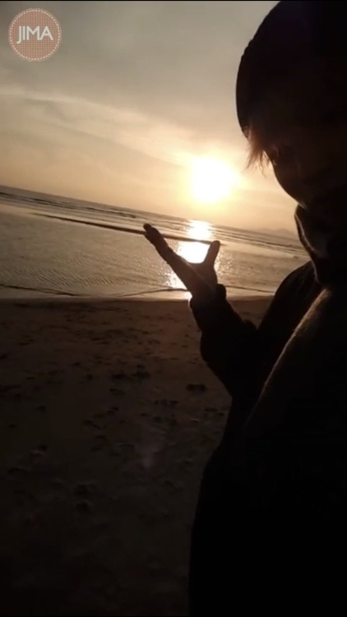 Beloved_JIMIN13's tweet photo. 穏やかな波の音が心地いい
黄金色の夕陽が
本当に本当に美しかった

時を超えて同じ場所に立てたことが幸せ

#釜山旅行
#BTS聖地
#多大浦
#DADAEPO https://t.co/LTZsmIb7Rl