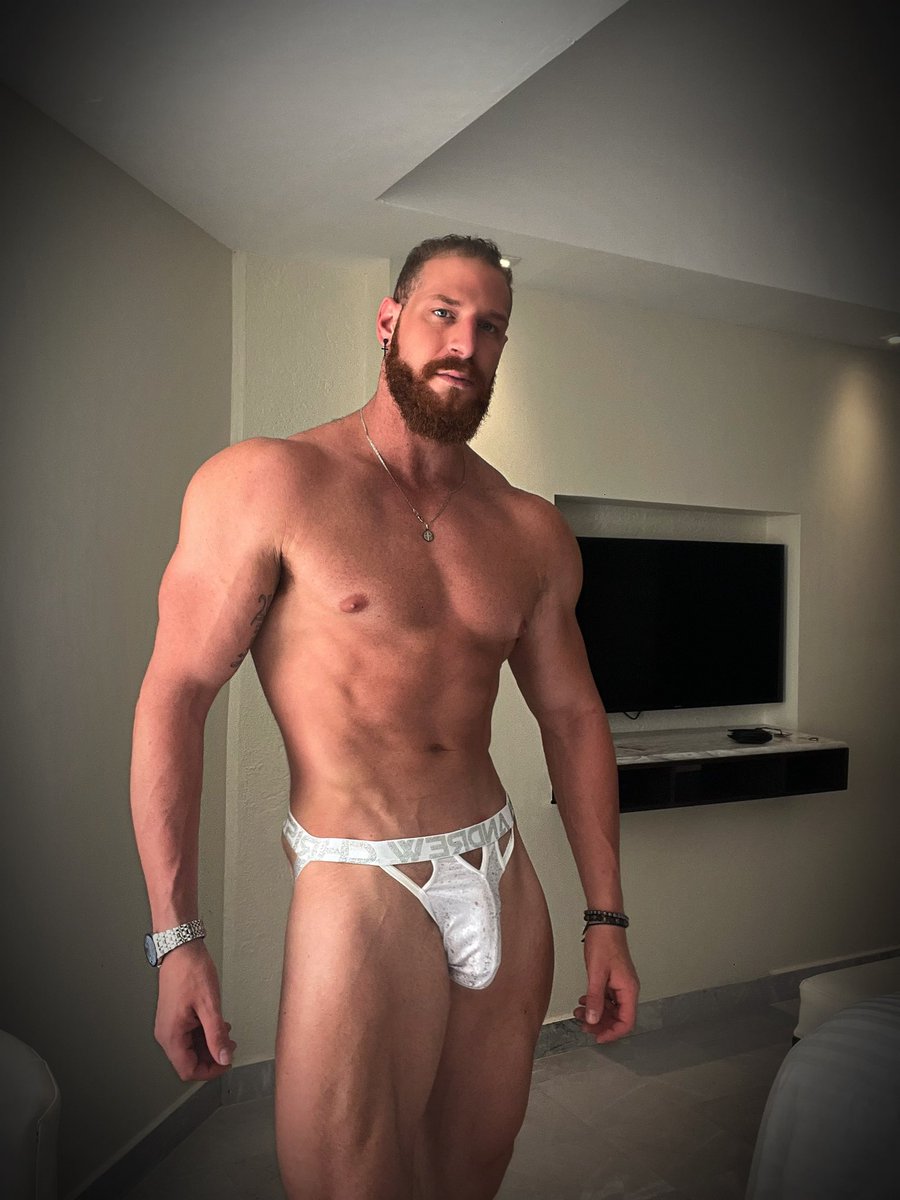 adjovitokinded1's tweet photo. 6’4” can you handle it all?? #fitness https://t.co/CJpLwNTdvB
