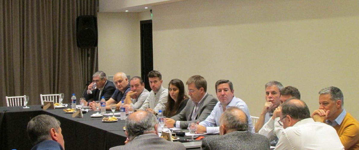 CABC_1905's tweet photo. Segunda jornada, Reunión Institucional de la 97° Intercámaras @CABC_1905 @Cacer_37 @CAC_BahiaBlanca @CamArbitralRos
@BCSF_Oficial @BCCBA @SenasaAR https://t.co/tr60KYHlwS