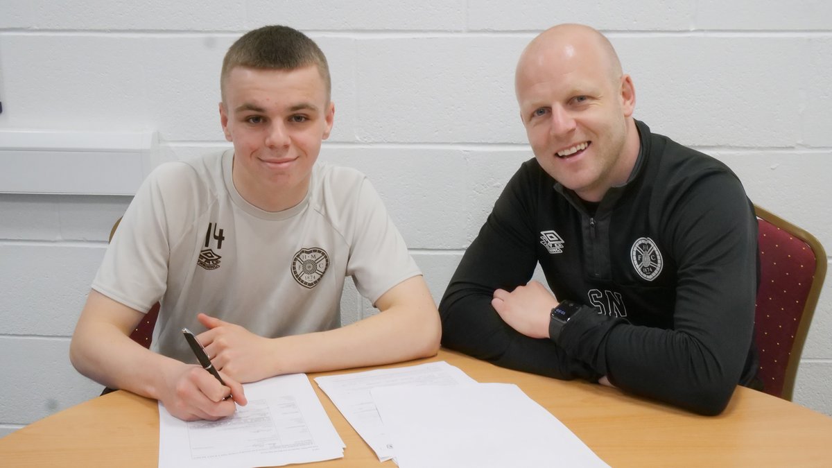 JamTarts's tweet photo. ✍️ 𝙔𝙊𝙐𝙉𝙂 𝙏𝙍𝙄𝙊 𝙎𝙄𝙂𝙉 𝙉𝙀𝙒 𝘿𝙀𝘼𝙇𝙎

Gus Stevenson, Luke Rathie and Aidan Denholm have become the latest promising talents to commit their futures to Hearts 🤝

📖➡️ https://t.co/Lbxl12prv2 https://t.co/psI6UmrgVm