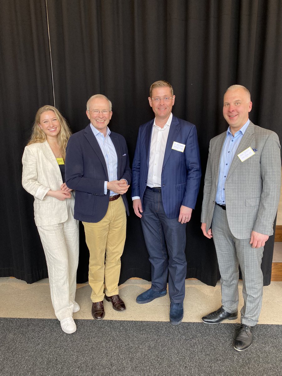 Erinomaista pohdintaa ja näkemyksellisyyttä vaihtoehdoista, joita tulevaisuuden skenaarioissa kohdataan. Kiitos jälleen <a href="/ristoej/">Risto EJ Penttilä</a> ja <a href="/JuuliaOlkkonen/">Juulia Olkkonen</a> 

Kuvassa lisäksi <a href="/ukkometsola/">Ukko Metsola</a> . #NWO #MILTTON #tulevaisuus