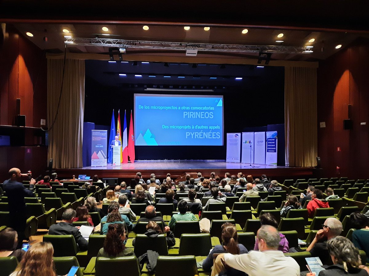 Euroregion's tweet image. Aujourd&apos;hui #seminaire de #capitalisation des #microprojets ! Partenaires institutionnels et bénéficiaires des 25 #micropyr échangent et créent des synergies pour développer la #cooperation transfrontalière des #Pyrenees. Merci à toutes et tous pour cette fructueuse journée !