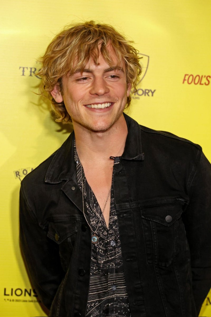 RossLPortugal's tweet photo. 📸 Ross Lynch at the red carpet premiere of "Fool's Paradise" in Hollywood. https://t.co/sT0gBlOa4L