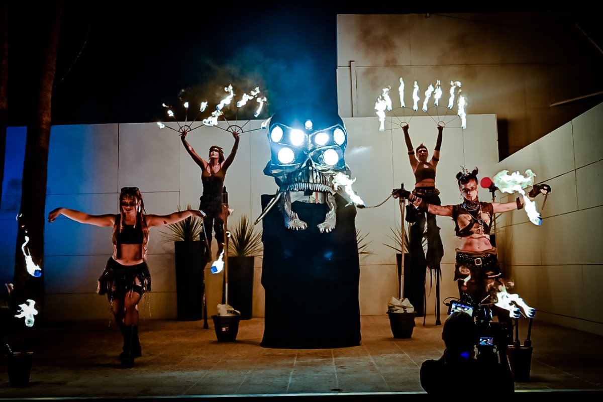 Menudos conciertos tuvimos en <a href="/repvbliccavlc/">Repvblicca</a> el pasado sábado en la fiesta iniciática del <a href="/FestardorOficia/">Festardor Oficial</a>. 
<a href="/Holistiks_/">Holistiks</a> , <a href="/ElTioLaCaretA/">El tio la careta (ETLC)</a>, #Cobardes y <a href="/LUNA_NEGRA_evPA/">LUNA NEGRA</a> dieron ambiente a la presentación de #LaBestia.
📸@rsgfotografia

#fiestavalencia #festardor