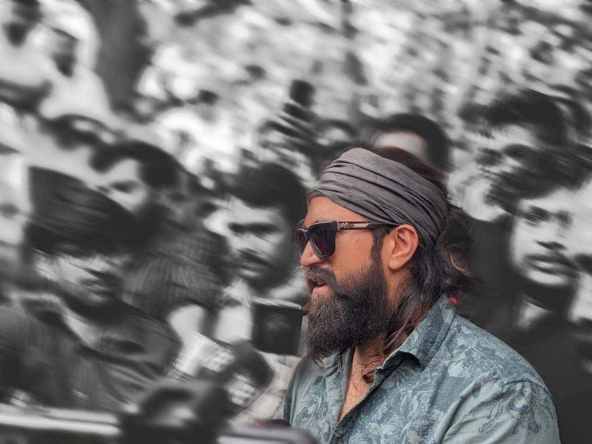 YashTrends's tweet photo. Calm Before The Storm 🔥
#YashBOSS #Yash19 @TheNameIsYash https://t.co/63AqCLw7x4