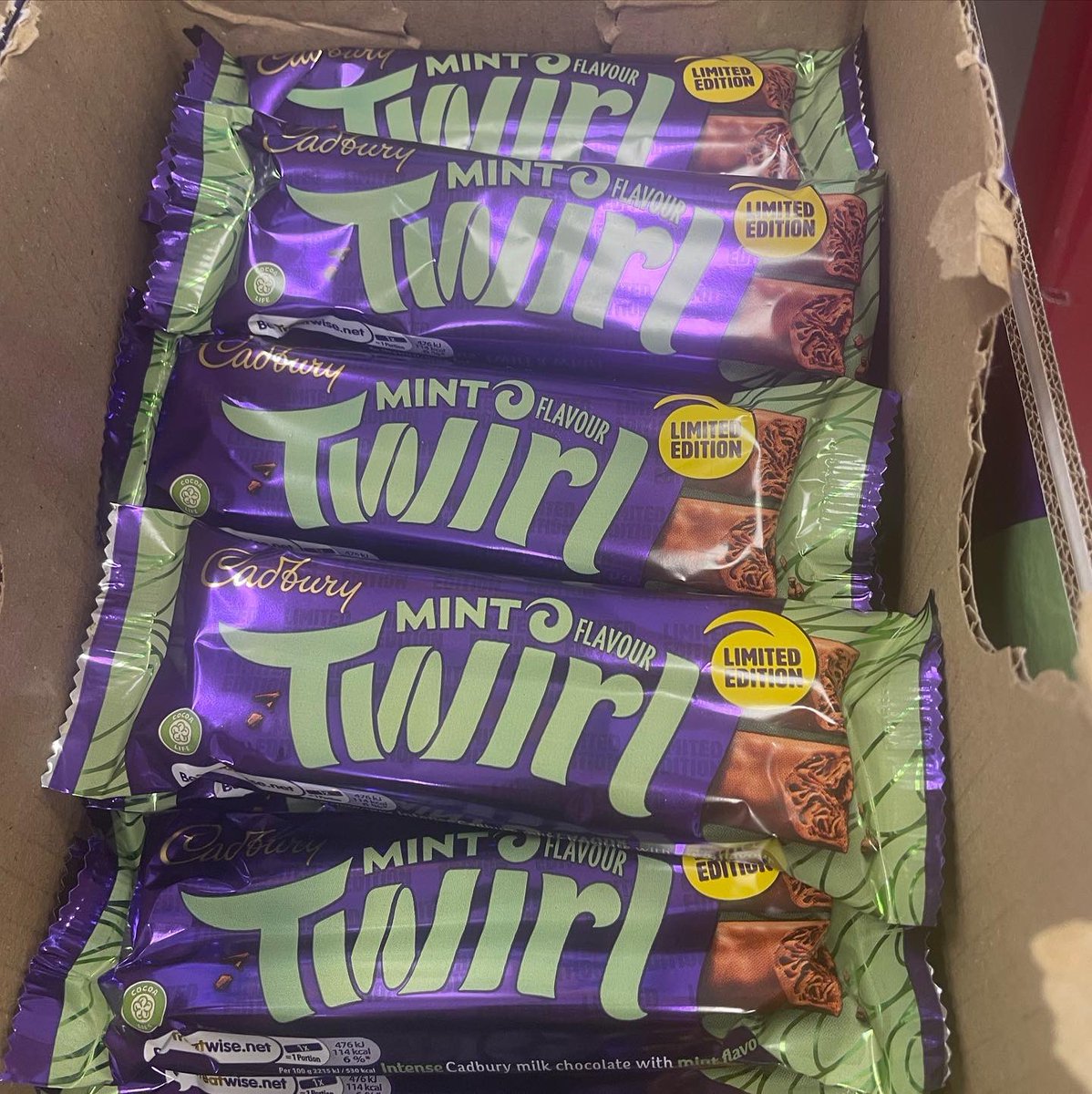 All_Things_New_'s tweet photo. Mint Twirl! 🍃🍫 At Tesco @cadburyuk #cadbury #twirl #mintwirl #mint #mintchocolate #chocolate #wellthisisnew https://t.co/6vvWhFsgb7